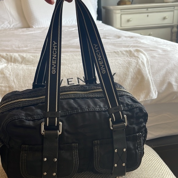 Givenchy handbag - Picture 4 of 8